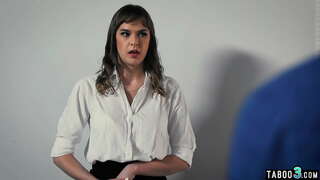 Couage vadiny nandidy ny mpiasa Vanguard ny fuck ny hubby