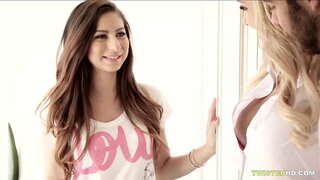 Onskuldige oppas threesomed