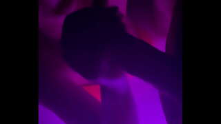 Huet meng kleng Schwëster mat an de Whirlpool, fir mäi Schwanz ze lutschen