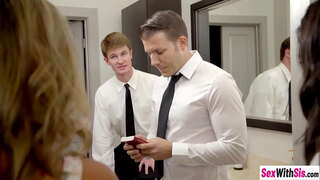 Seksi teens Ms jeung Faris Whitney Wright ngarasakeun hardcore threesom sex sanggeus maranéhanana sedot dick