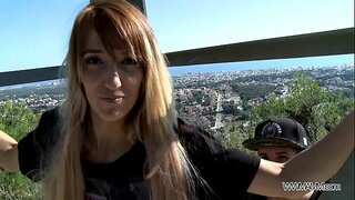 Me zë të lartë kuqo milf afërsisht shpuara për prapanicën e saj në publik Me zë të lartë kuqo milf afërsisht shpuara për prapanicën e saj në publik
