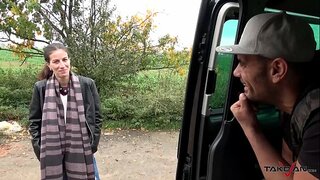 ���ៃដន្យទារកបានបាញ់ជាមួយនឹង Jizz នៅលើកៅអី