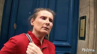 Zajedno sa svojim prijateljima mi poljubac zrelo